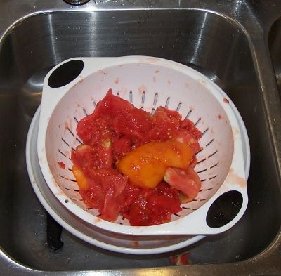 طرق تخزين الخضار والفواكه بالصور      (الجزء الاول) Tm tomatoes draining